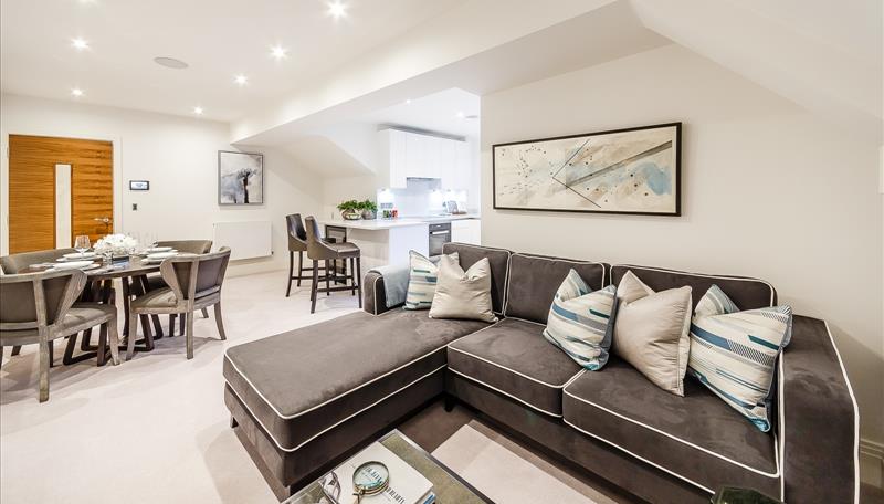 2 bed property in Rainville Road, London